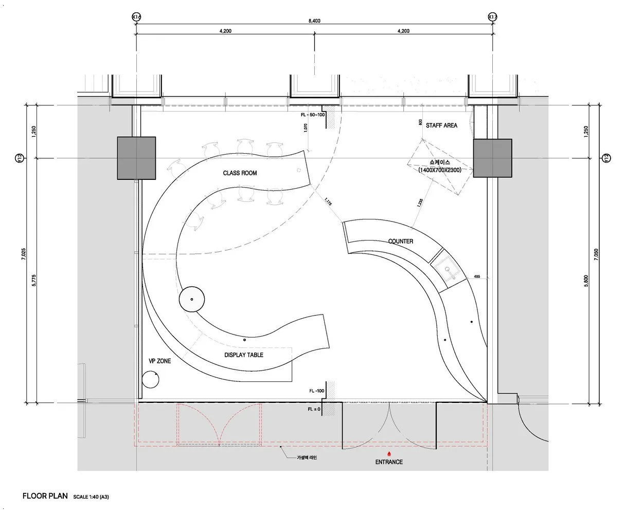 Floor plan of a classroom with structural elements