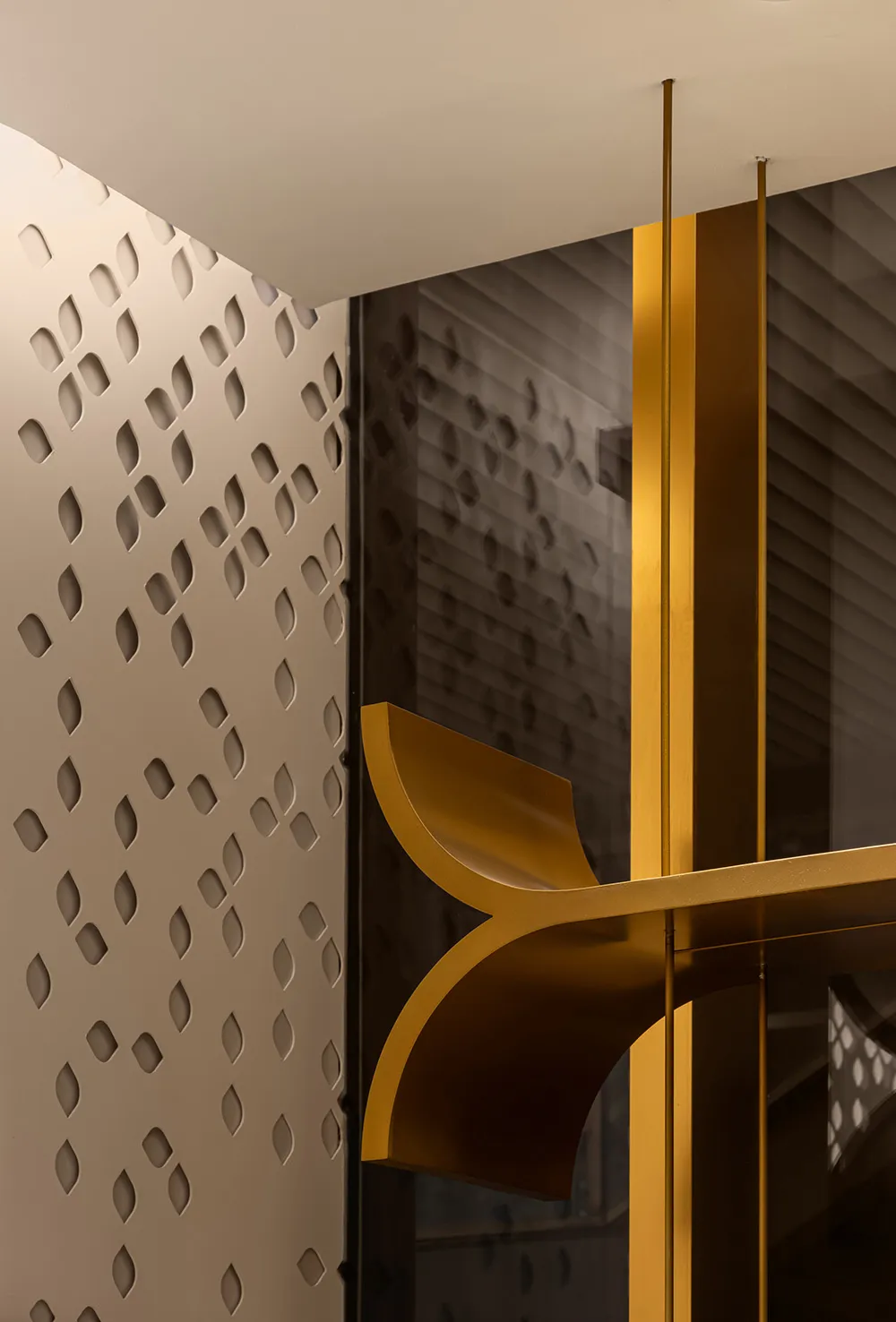 Modern interior design featuring metal columns and a patterned wall.