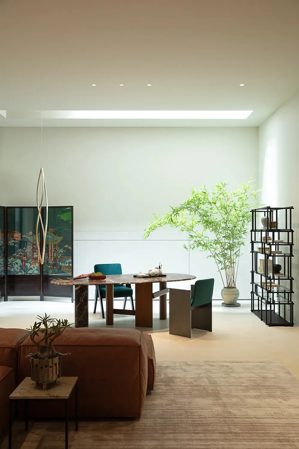 Modern living room featuring marble table, steel chairs, and green plant