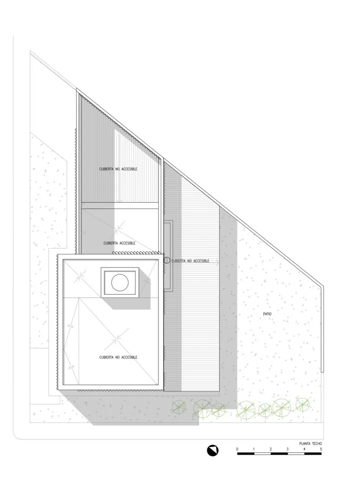 建築圖面,標示屋頂不可進入區與可進入區的剖面。