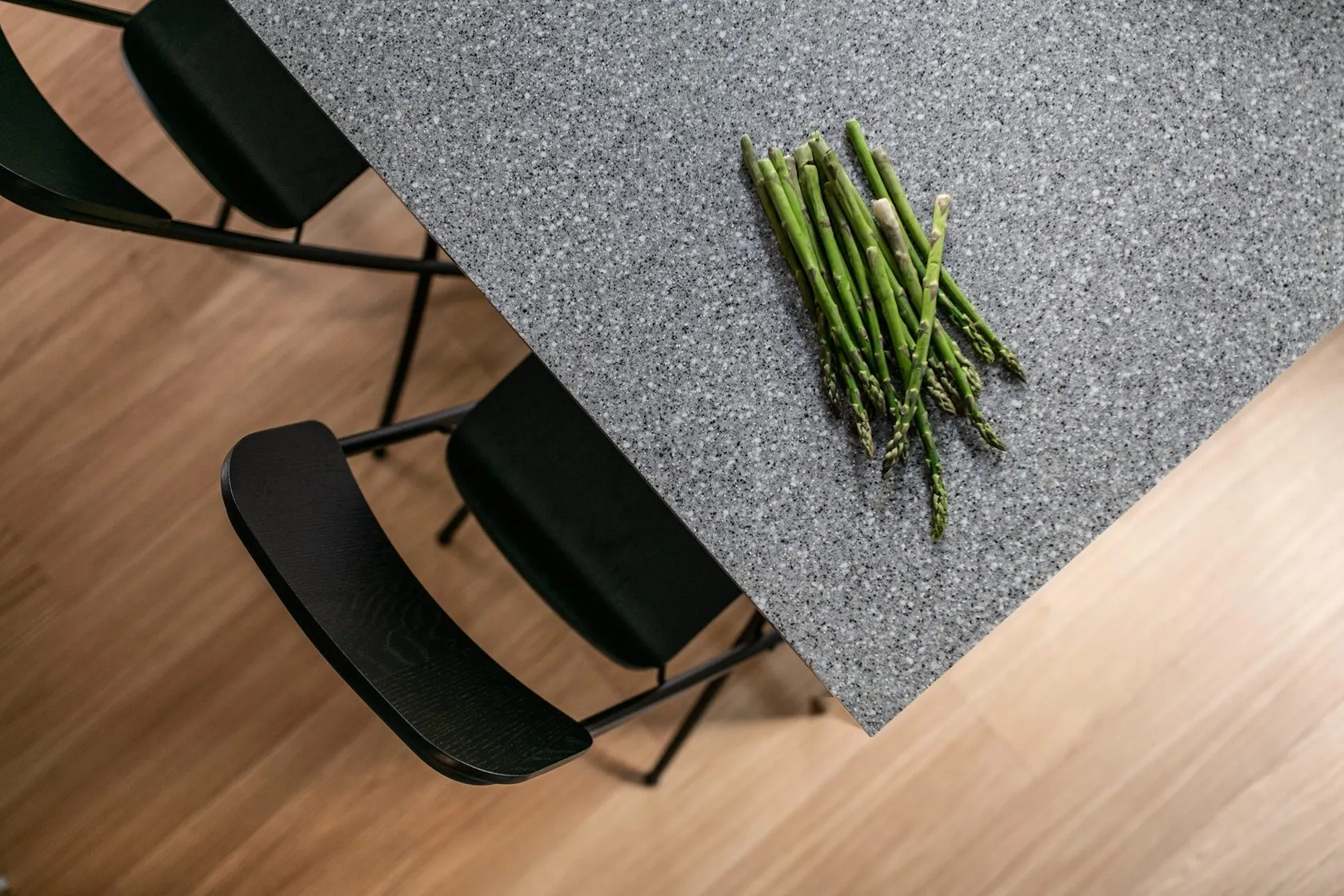 A bunch of asparagus on a speckled granite countertop