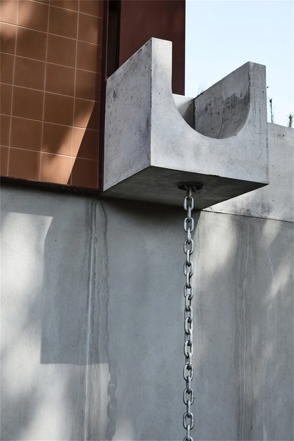 Concrete building exterior with a chain attached to a structure