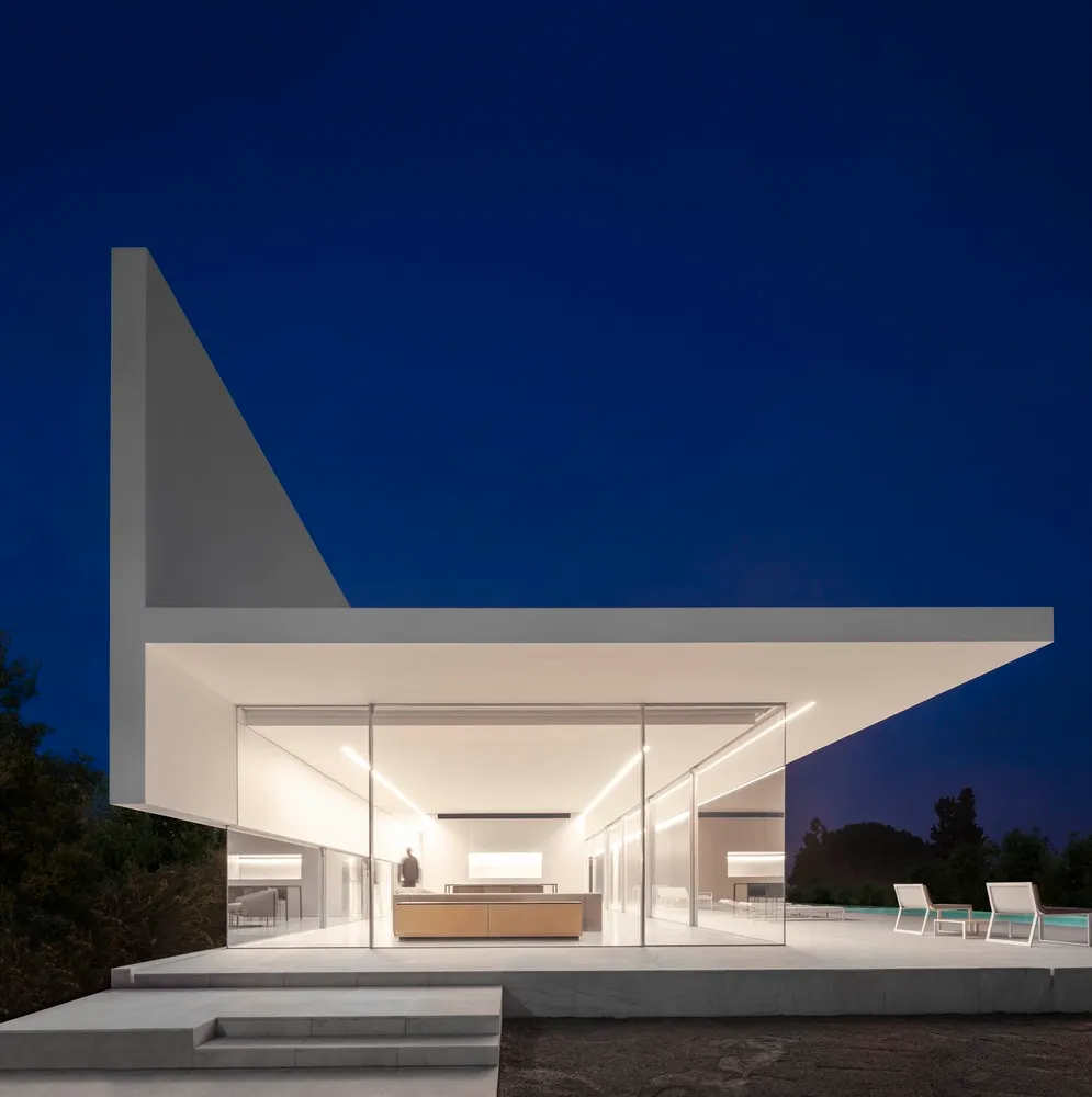 A modern house with a concrete frame structure.