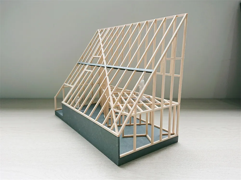 一座細緻的木造房屋建築模型。