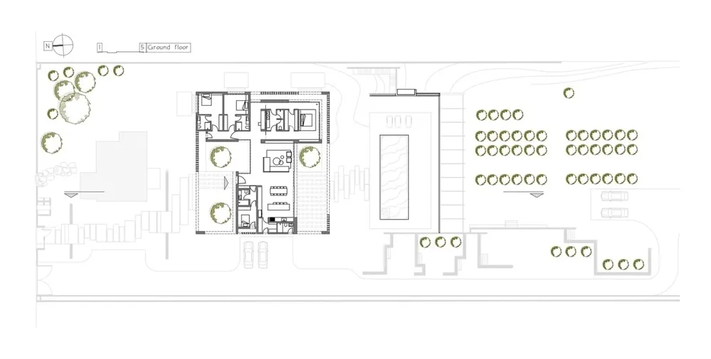 住宅一樓的詳細建築平面圖,包含室內房間與戶外空間。