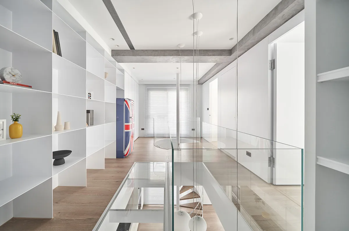 Modern minimalist residential interior with white walls and a steel beam structure.