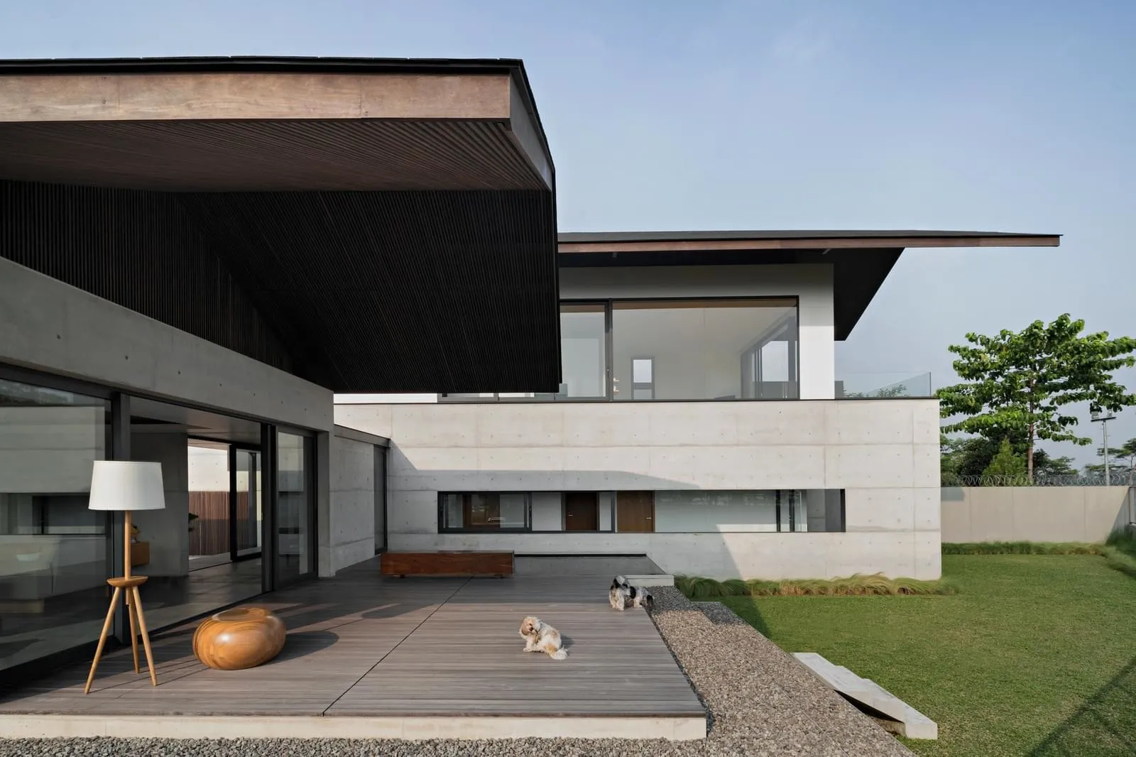 Modern residential exterior featuring a combination of concrete and glass materials.