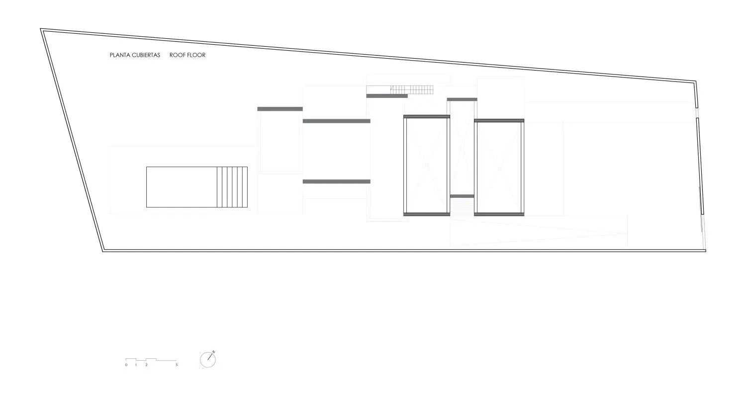 屋頂平面配置的2D建築圖,顯示各個房間與空間的配置。