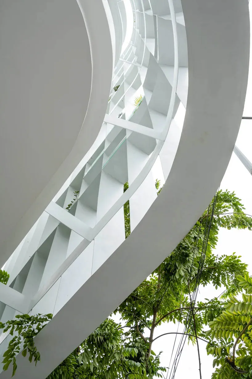 Modern industrial indoor space featuring a metal frame structural design