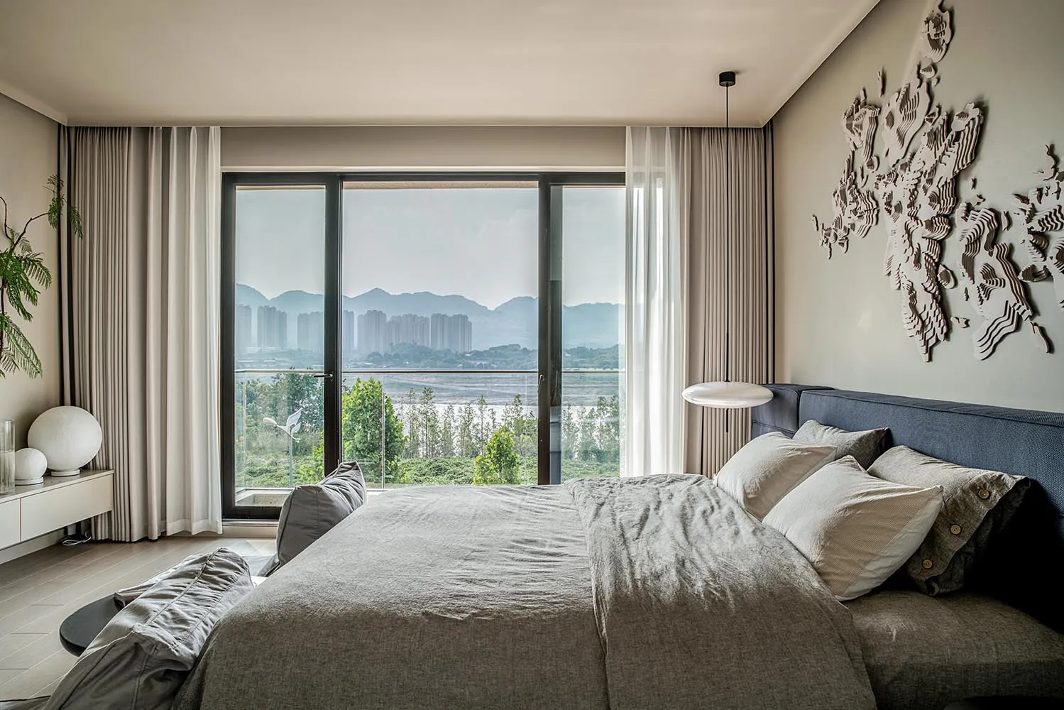 A minimalist bedroom with neutral colored furniture and decor.