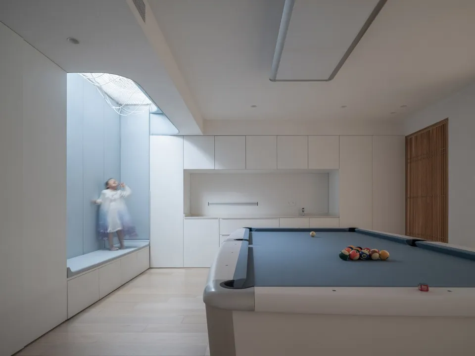 A modern minimalist living room featuring white furniture and materials.