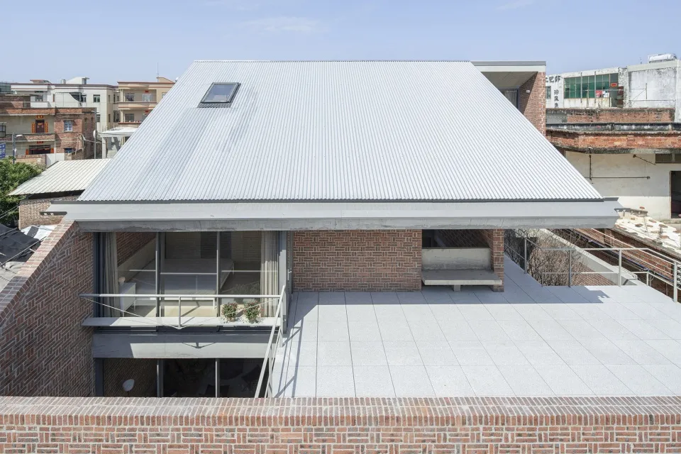 Modern roof terrace featuring a concrete patio and minimalist design.