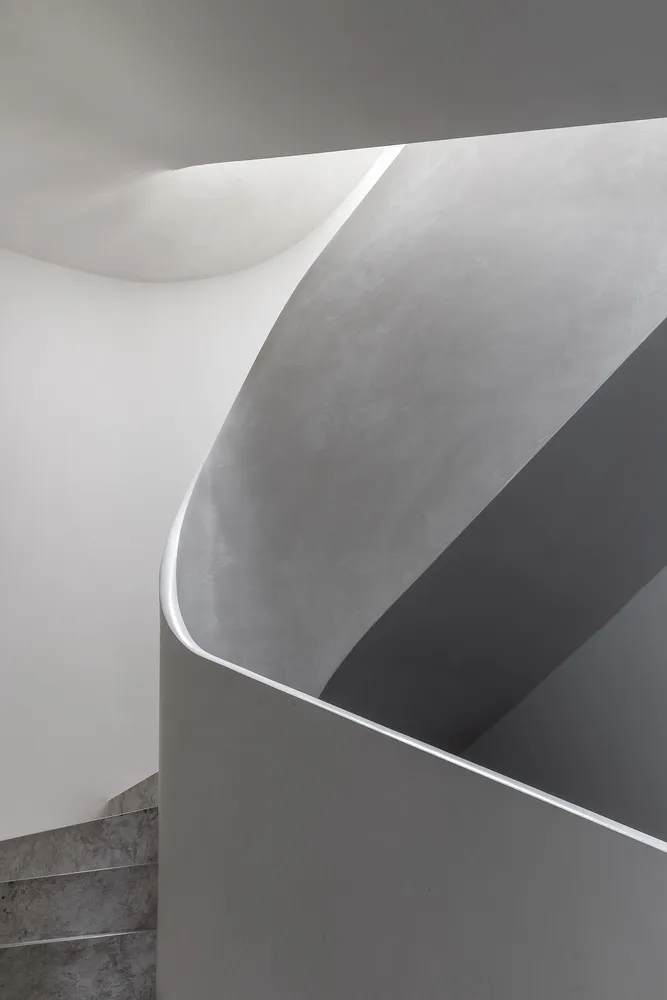 Curved concrete staircase