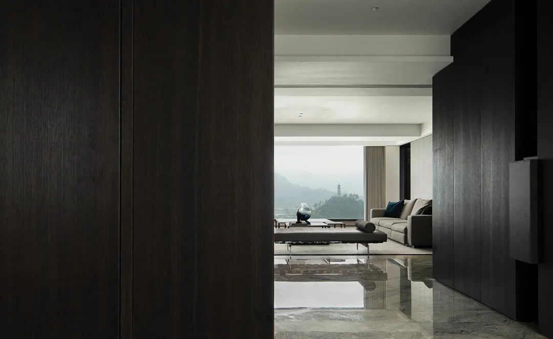 Modern living room with concrete and marble elements