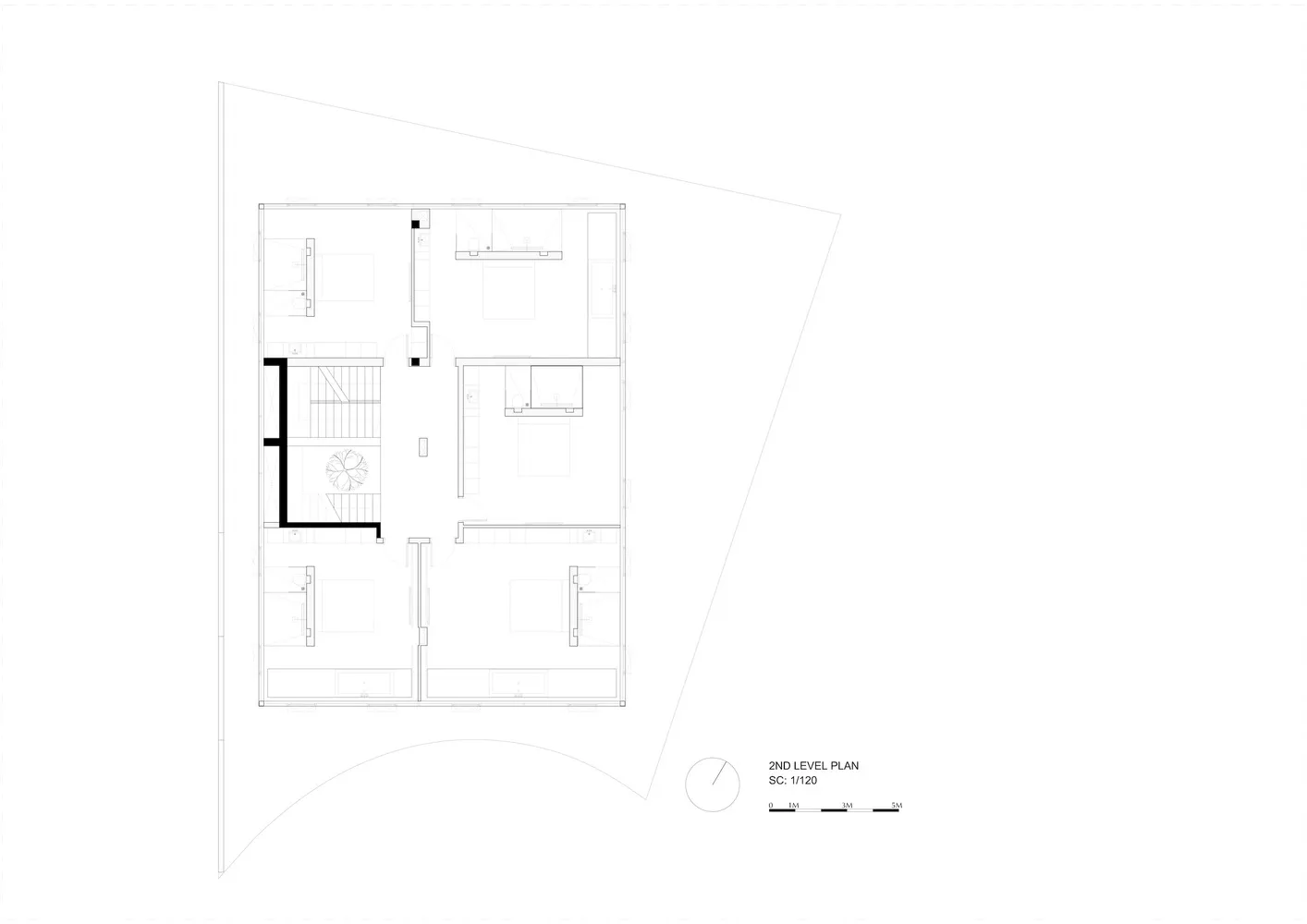 黑白建築平面圖,展示二樓住宅空間的房間與區域配置。