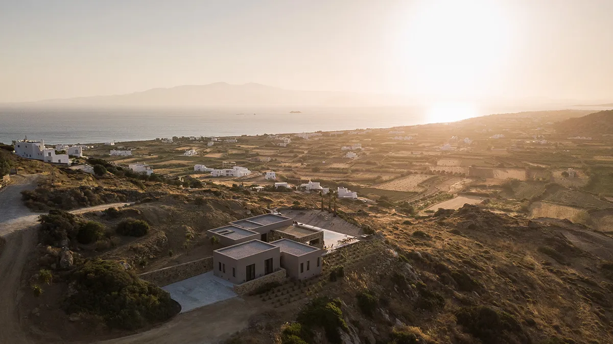 以砂岩材質打造的極簡住宅。