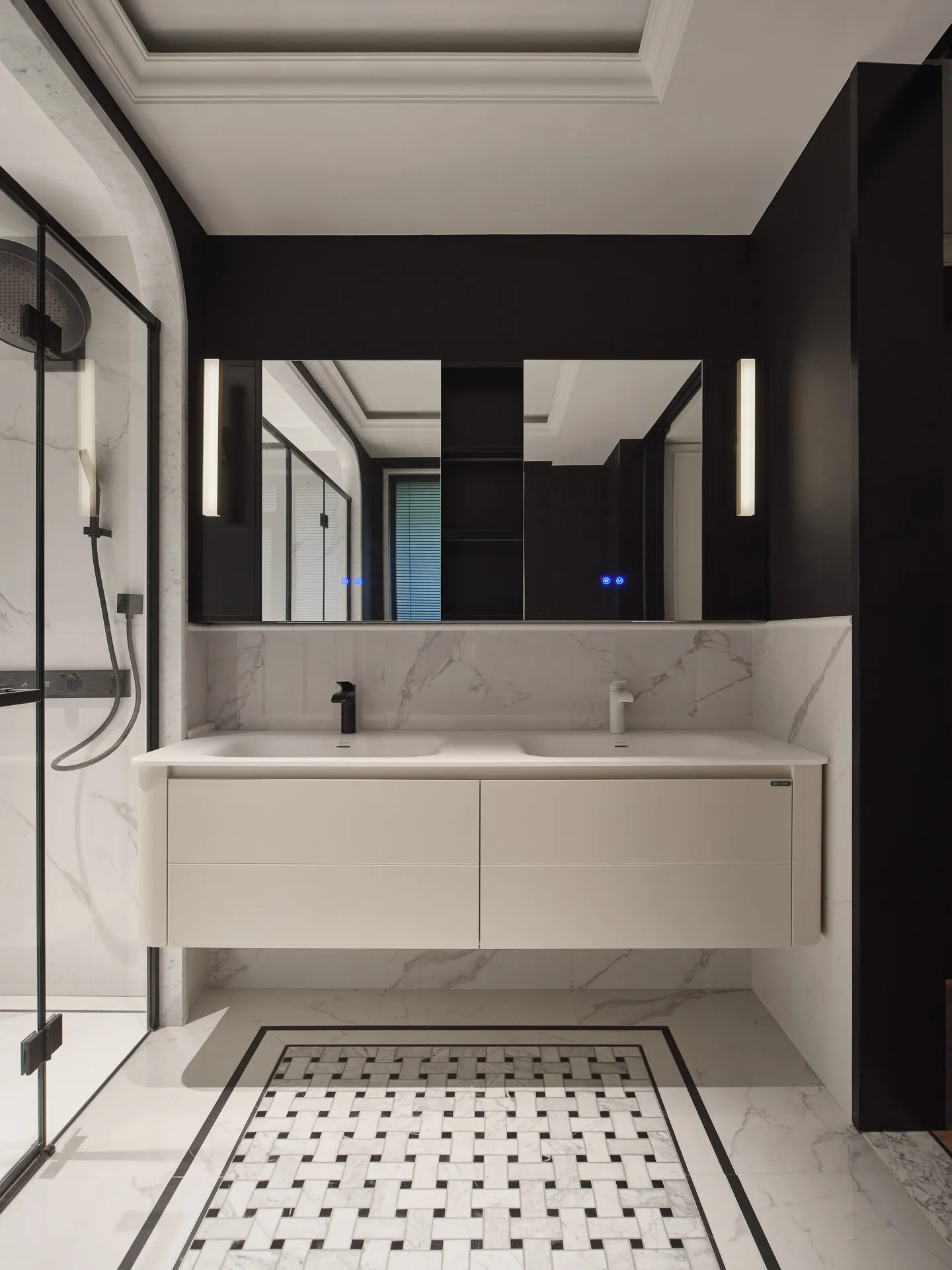Modern bathroom with marble and porcelain materials