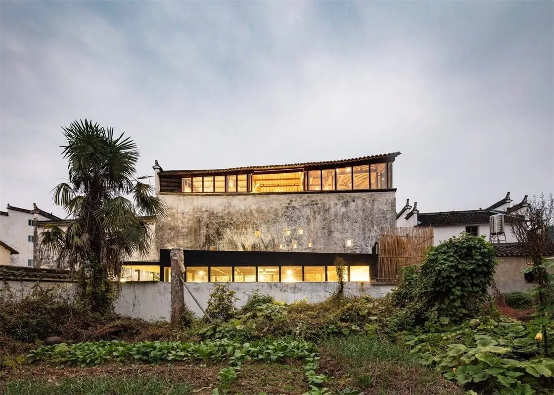 A modern house featuring concrete flooring and glass windows