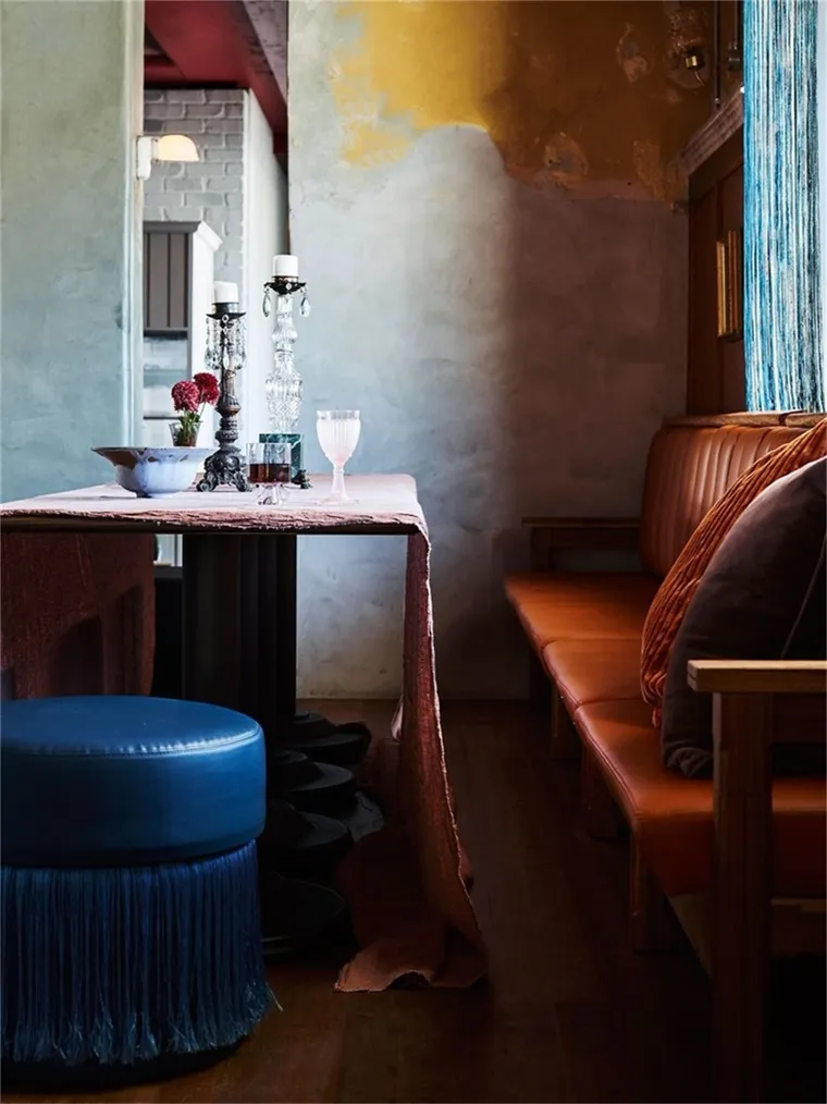Modern design of a coffee shop bar featuring a couch made of wood, leather, and metal