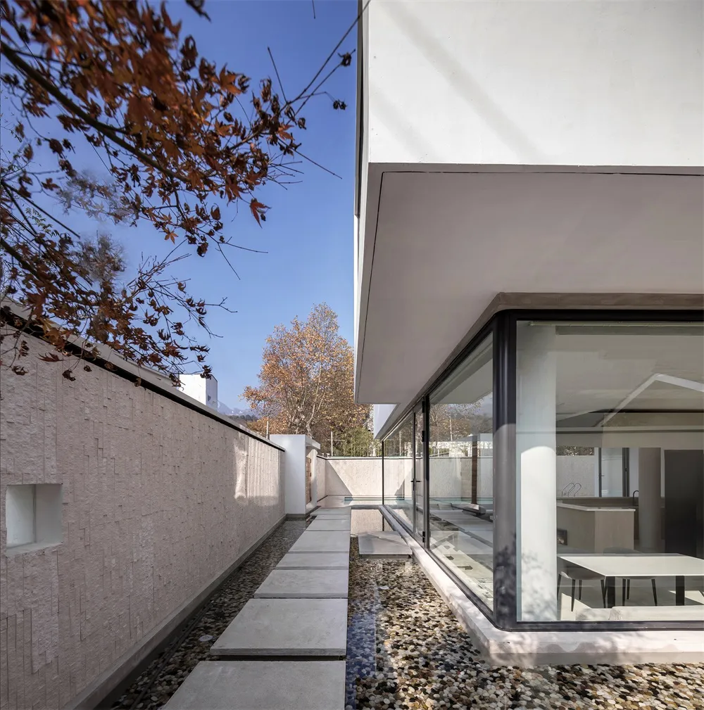 A modern house featuring concrete and glass materials