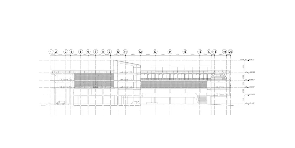 現代建築平面示意圖,標示多個編號區域。