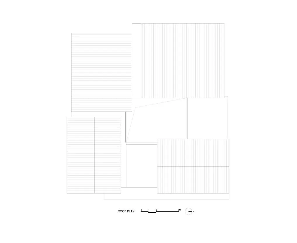 A technical drawing of a building's roof plan.