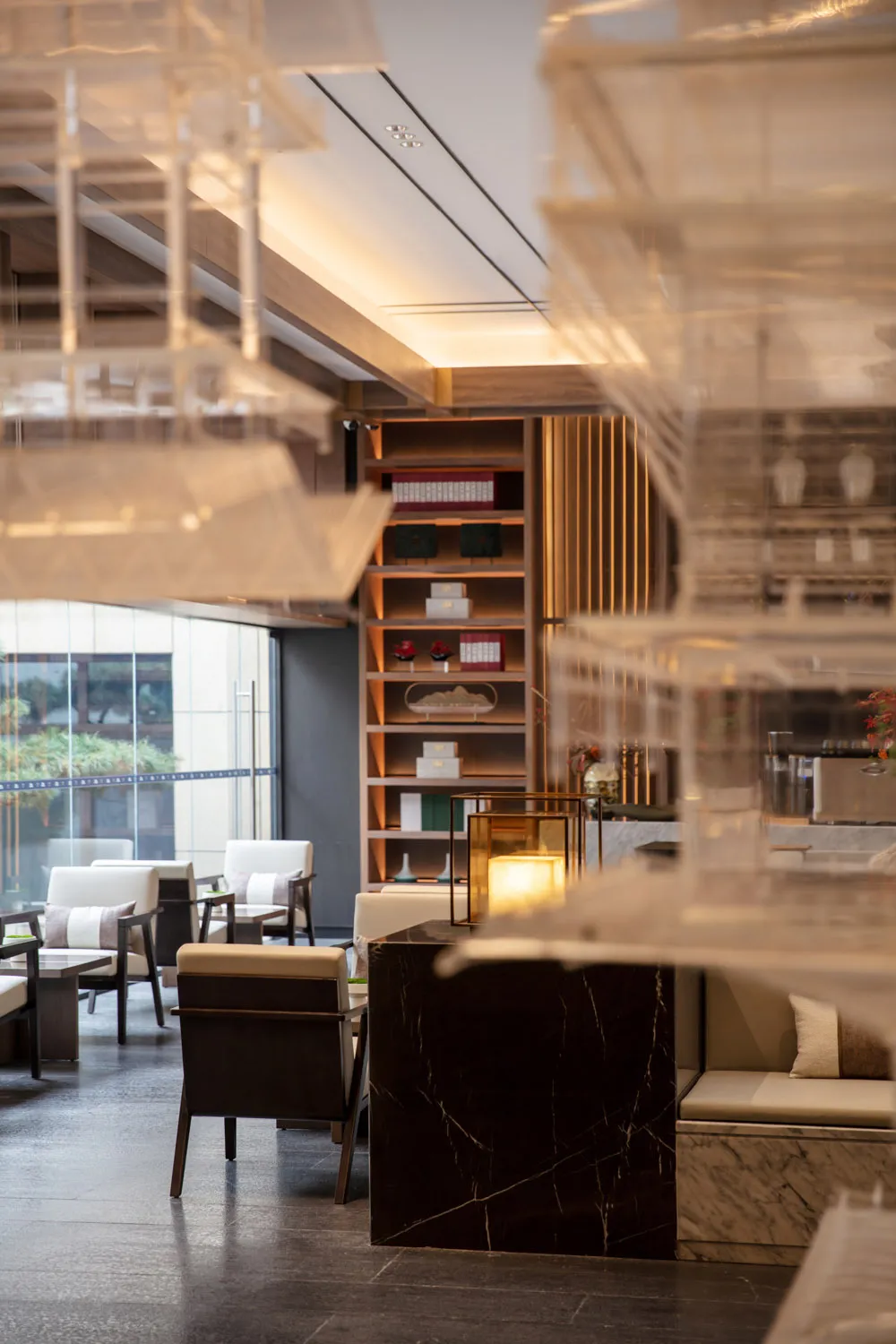 Contemporary restaurant design featuring black marble accents and mixed materials.