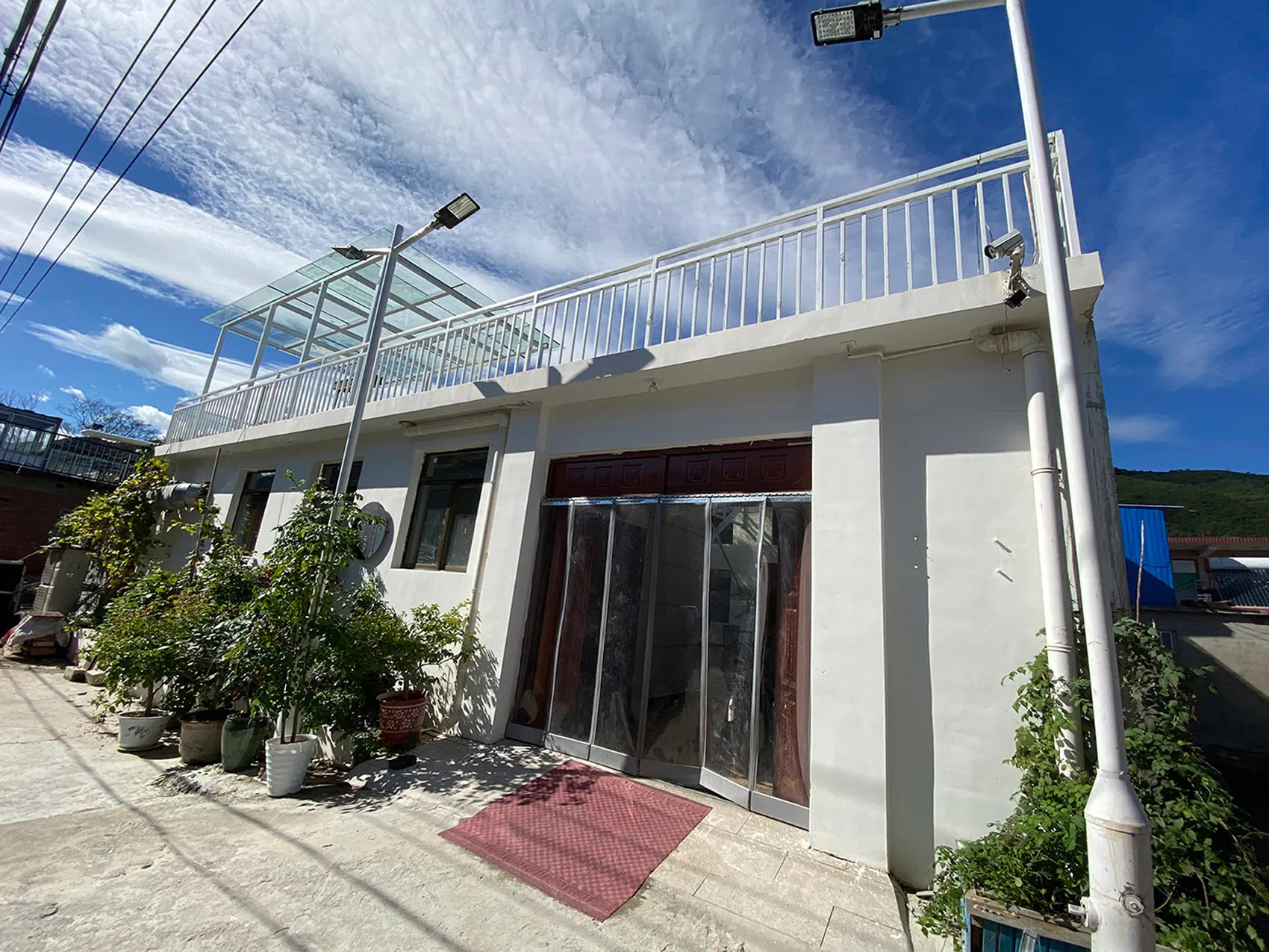 Modern house exterior featuring a concrete and glass design