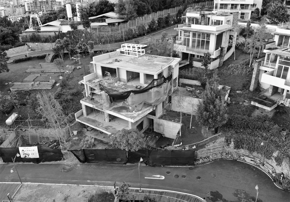 現代住宅建築採用混凝土外牆材料,施工中。
