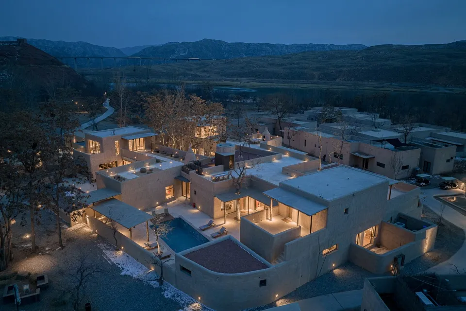 A modern residential exterior showcasing concrete materials and a minimalist design.