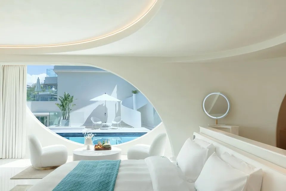 A modern bathroom with glass features and a contemporary design.