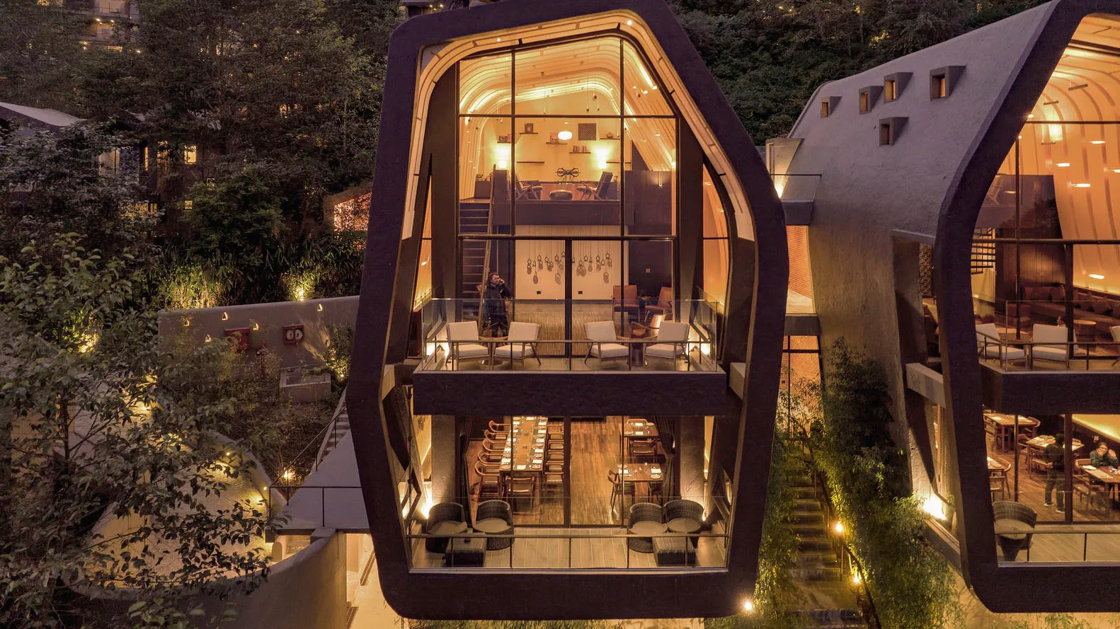Modern restaurant interior featuring glass and concrete materials.