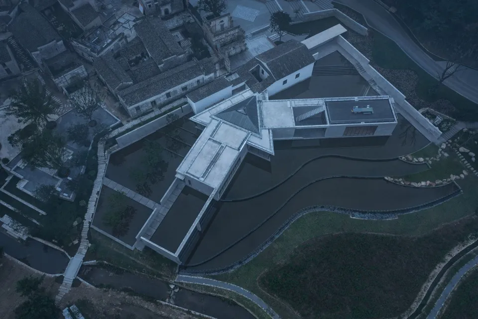 Aerial view of a modern courtyard house featuring concrete architecture.