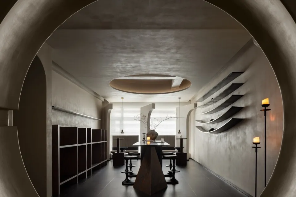 Modern dining room with metallic shelves and concrete floor