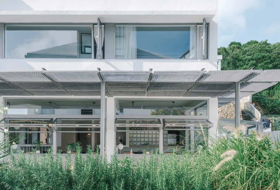 The contemporary design of a residential building featuring raw concrete materials and a minimalist aesthetic.