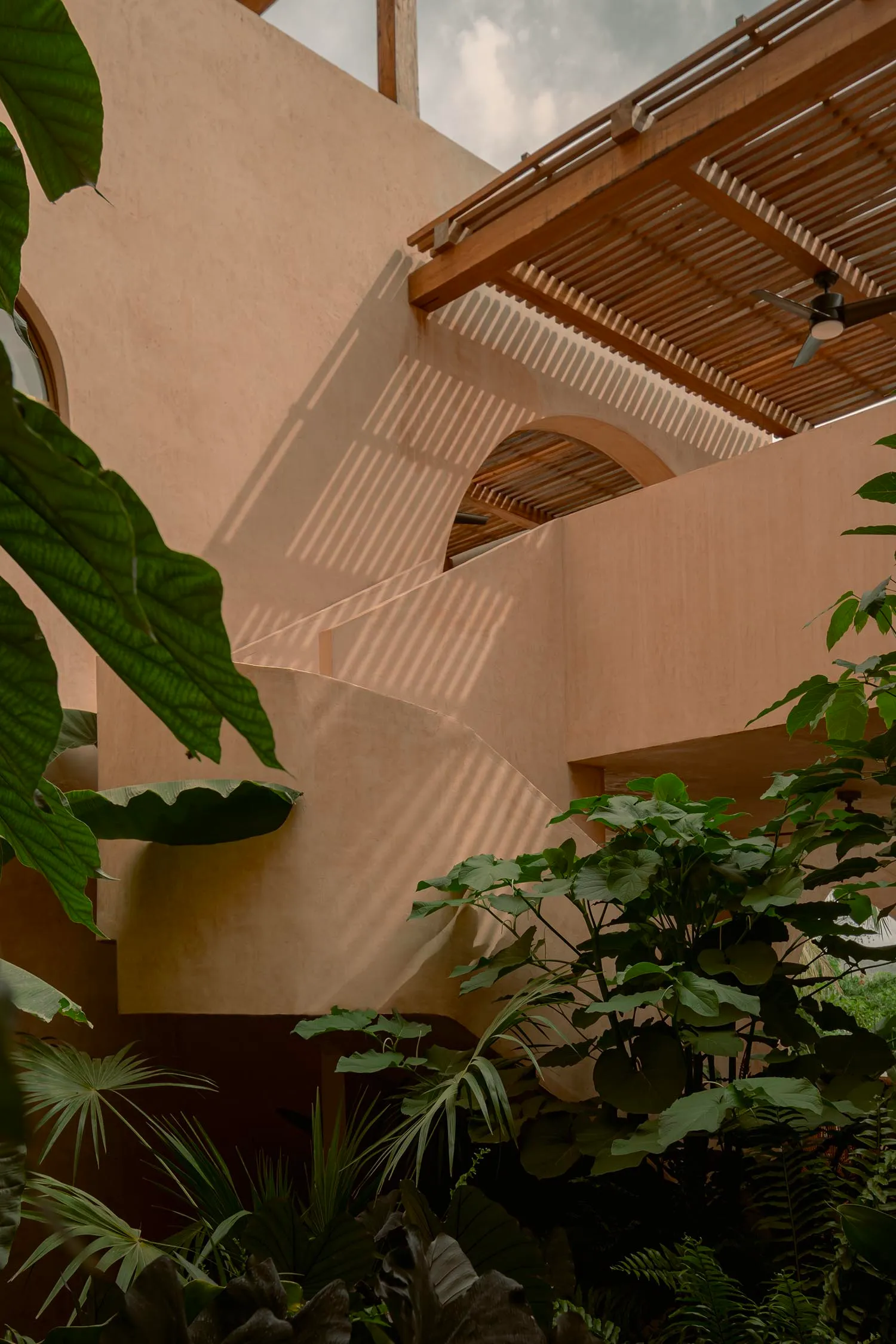 Modern interior design featuring clay walls and wooden beams.