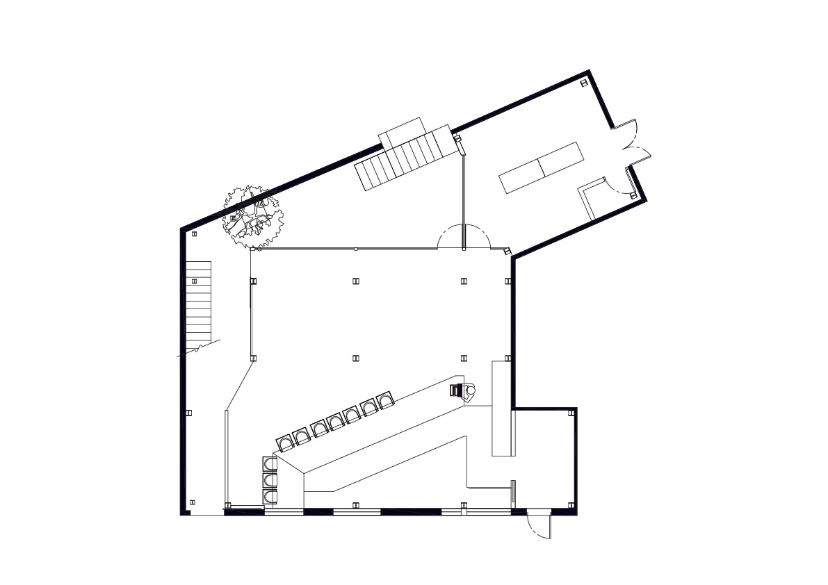 一張描繪金屬結構辦公室室內空間的二維建築圖面。