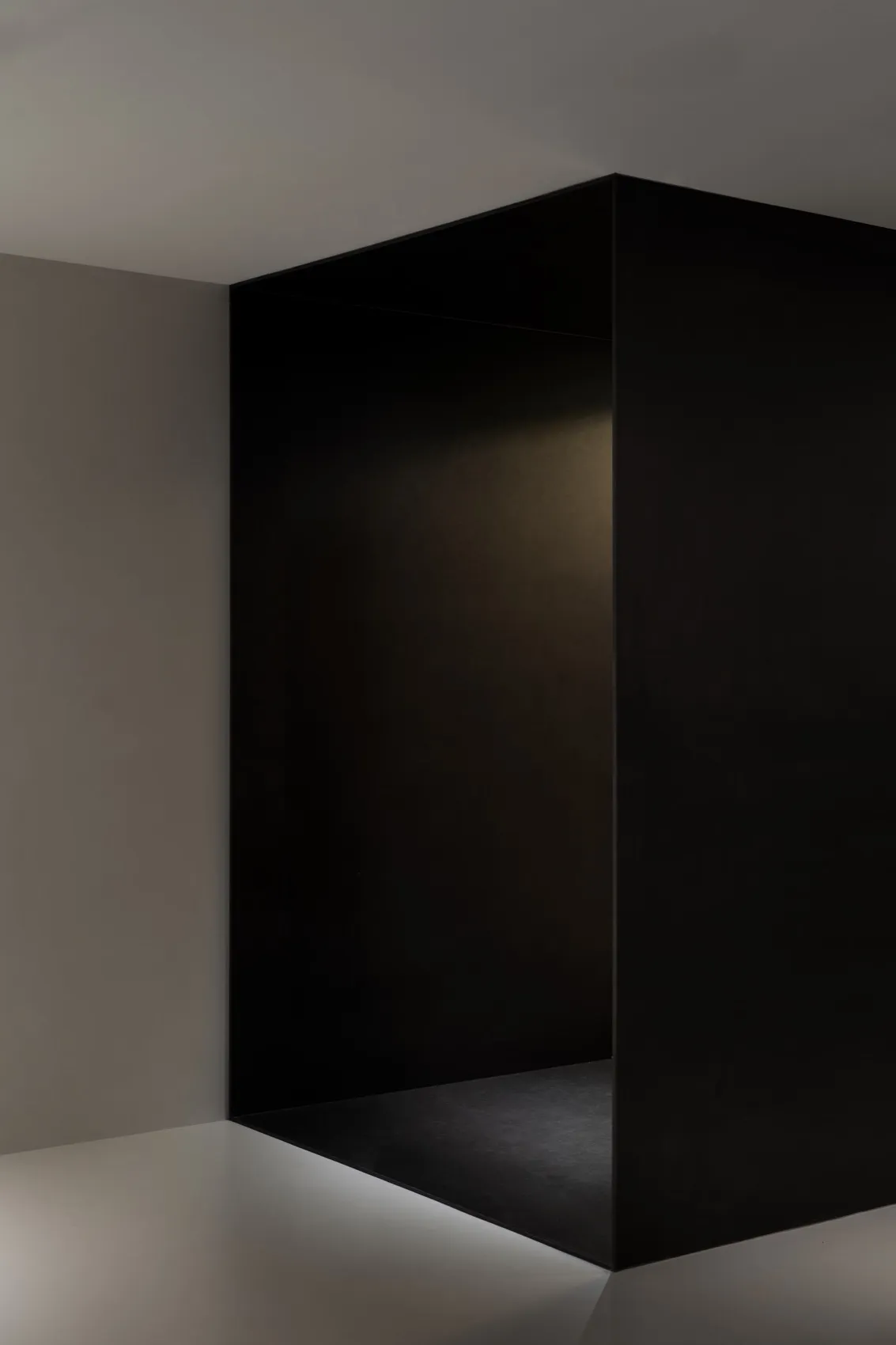 Empty modern hallway with black walls, a calm and quiet atmosphere, and a sense of anticipation