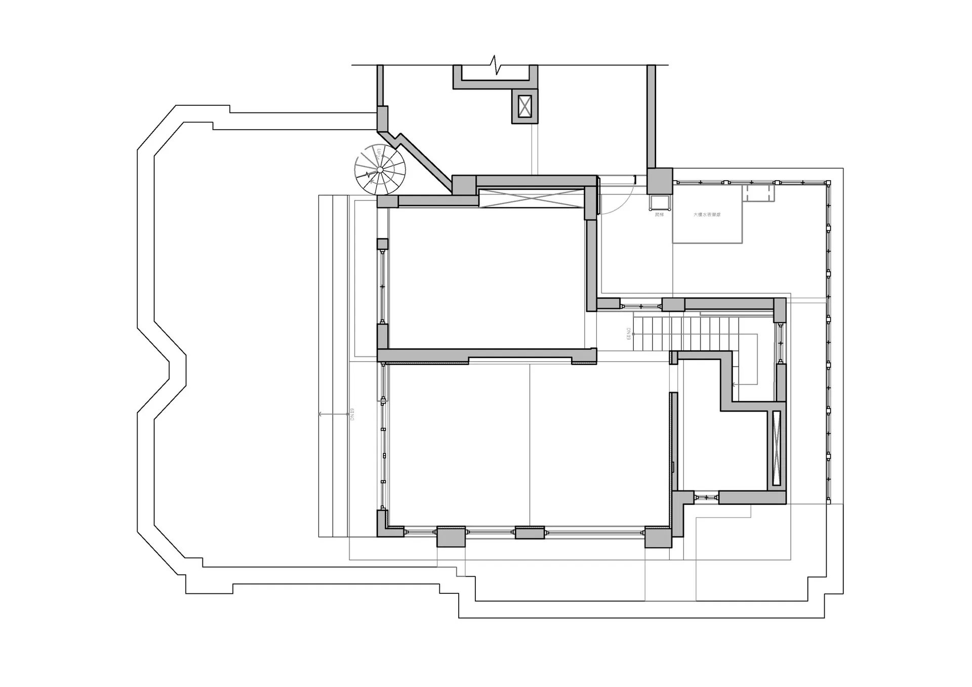 現代住宅多層建築圖，呈現各房間及其連結