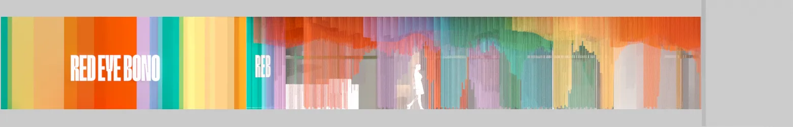 一位女子走在渲染場景中的走廊上，充滿動感和活力