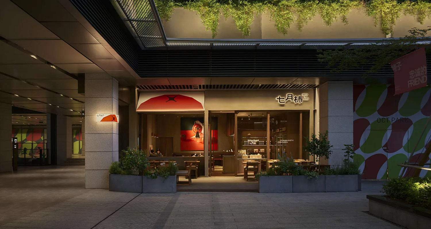 現代亞洲餐廳，擁有寬敞餐廳區、盆栽植物、牆面藝術品與舒適座椅