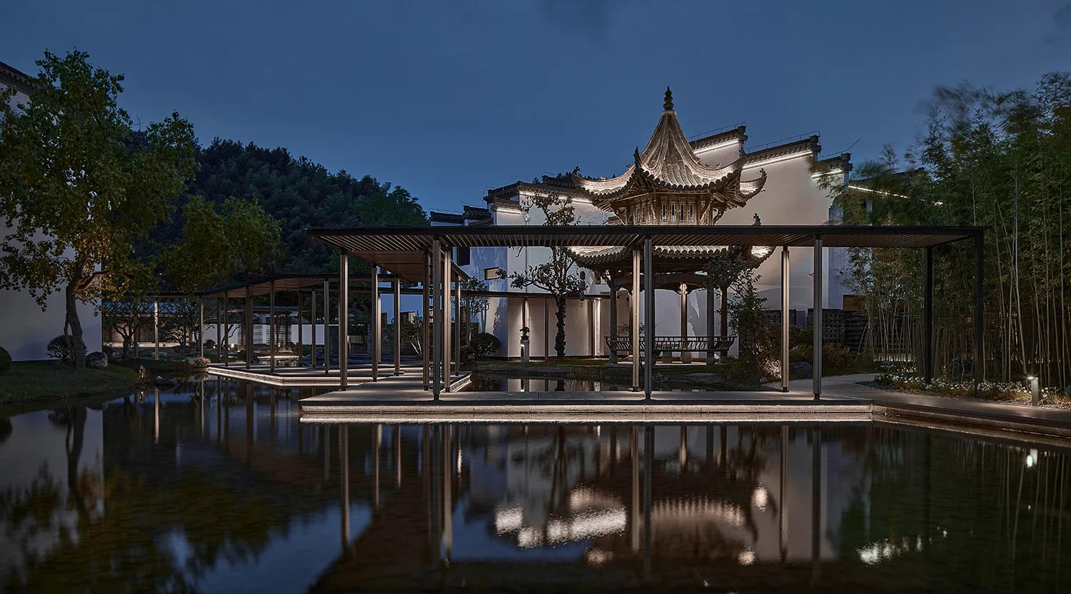東方風格的建築物,屋頂的Pagoda,水景和周圍的庭園