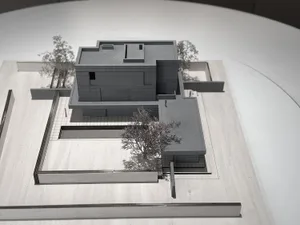A modern house with a concrete structure and minimalist design features, showcasing an exterior view.