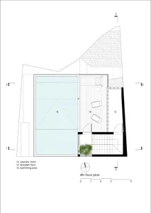極簡游泳池設計搭配木質地板，適合放鬆與休閒。