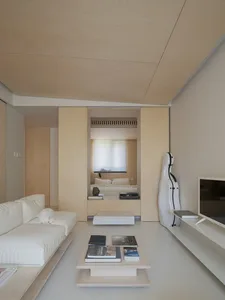 簡約客廳，搭配白色家具與木質元素。