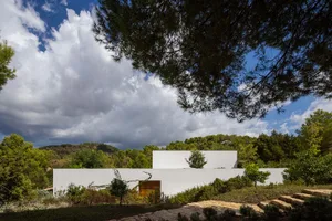 A modern residential house extension featuring white rendered concrete walls.