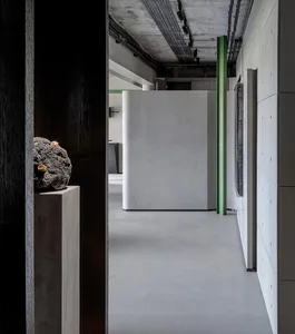 A modern office space featuring concrete elements for a contemporary and minimalist aesthetic.