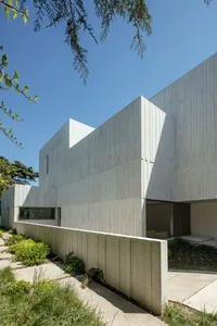 Modern house with a concrete exterior, featuring clean lines and minimalist design.