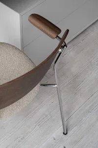 A modern chair with wooden arms and metal legs.