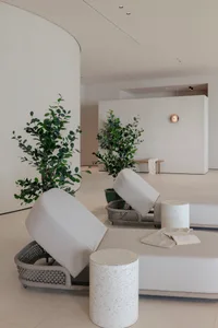 Modern interior design featuring concrete surfaces and minimalist furniture.